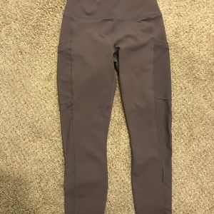 NEVER WORN grey leggings w/ side panel pockets